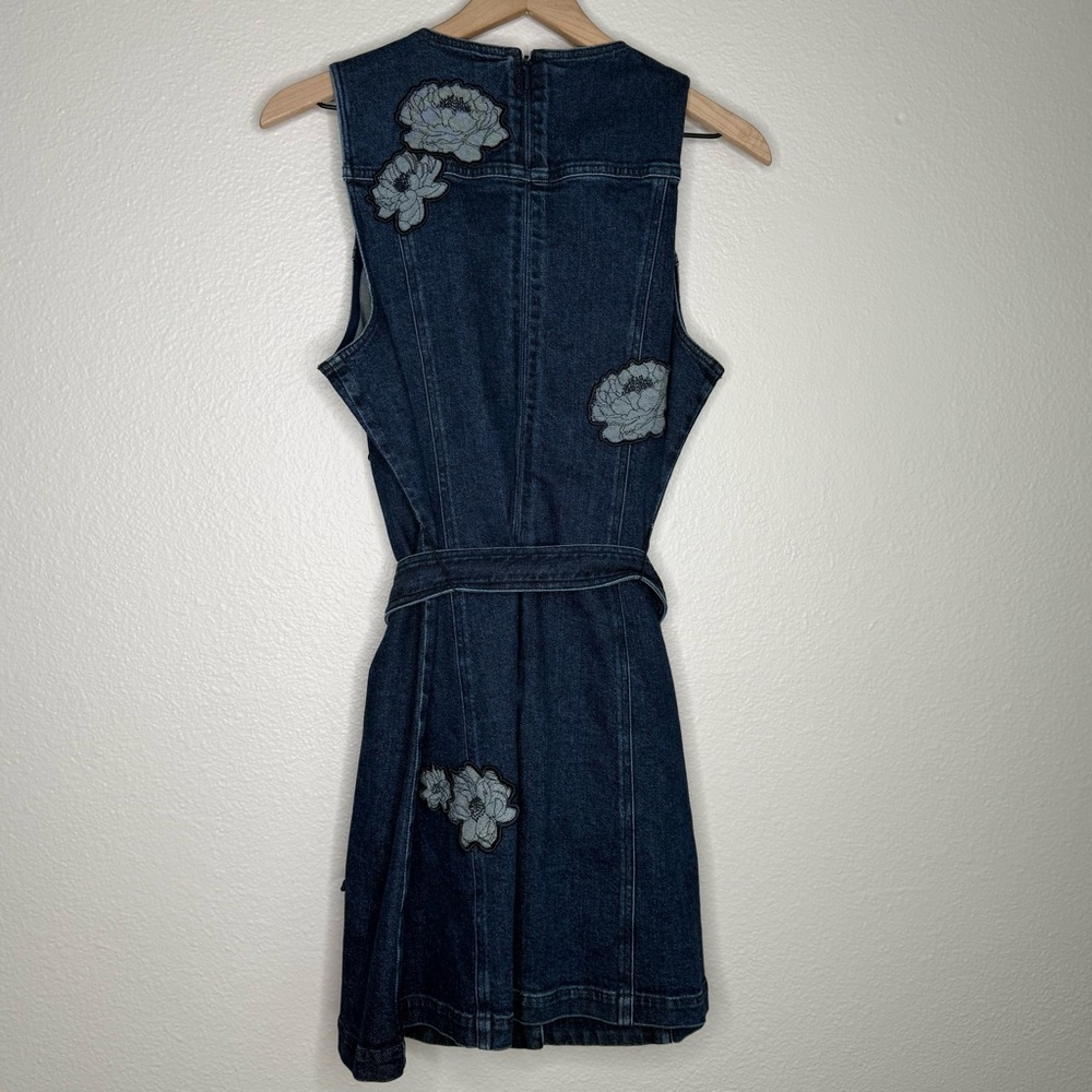 NWT Cing à Sept Marsha Floral Appliqué Tie Waist Denim Dress in Fontaine, size 6 - Picture 6 of 7